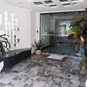  Apartamento ótima Localização, Com Estacionamento, Ar Condicionado, Wi-fi E Netflix! 400 Metros Da Praia! Brasil